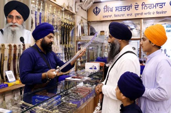 ਸ੍ਰੀ ਹਜ਼ੂਰ ਸਾਹਿਬ ਨਾਂਦੇੜ ਵਿਖੇ ਸਿੱਖ ਸ਼ਸਤਰ ਵੇਚਣ ‘ਤੇ ਪਰਚੇ ਦਰਜ ਕਰਨ ਦਾ ਮਾਮਲਾ, ਐਡਵੋਕੇਟ ਧਾਮੀ ਵੱਲੋਂ ਪਰਚੇ ਰੱਦ ਕਰਨ ਦੀ ਮੰਗ