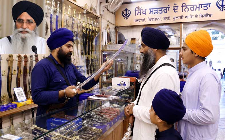 ਸ੍ਰੀ ਹਜ਼ੂਰ ਸਾਹਿਬ ਨਾਂਦੇੜ ਵਿਖੇ ਸਿੱਖ ਸ਼ਸਤਰ ਵੇਚਣ ‘ਤੇ ਪਰਚੇ ਦਰਜ ਕਰਨ ਦਾ ਮਾਮਲਾ, ਐਡਵੋਕੇਟ ਧਾਮੀ ਵੱਲੋਂ ਪਰਚੇ ਰੱਦ ਕਰਨ ਦੀ ਮੰਗ